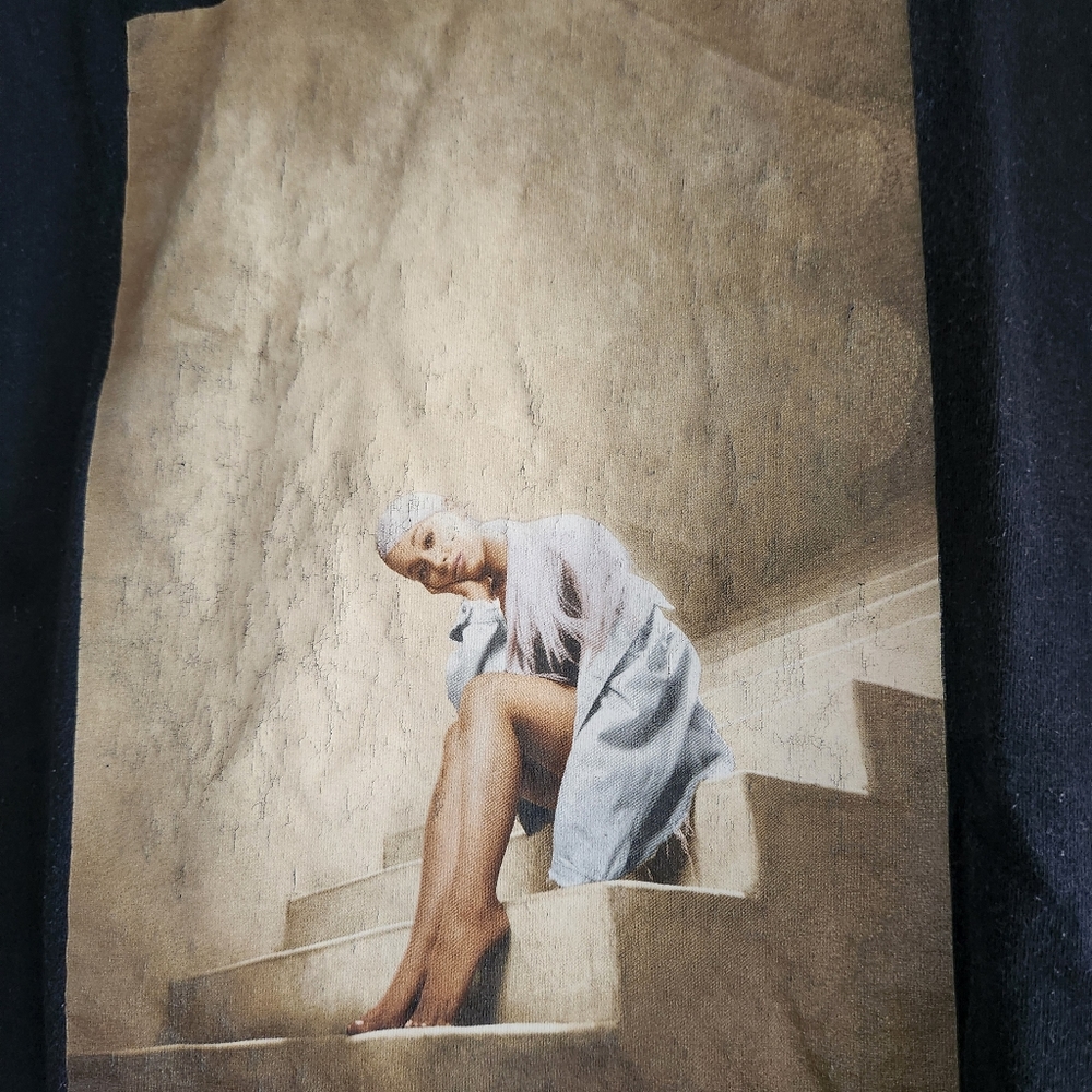 Ariana Grande Concert shirt in XL